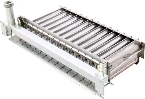 Gasbrenner von Wolf mit mehreren Röhren, ausgestattet für den Anschluss an Erdgas. Die Bauform zeigt eine Metallkonstruktion mit einer seitlichen Zuleitung.